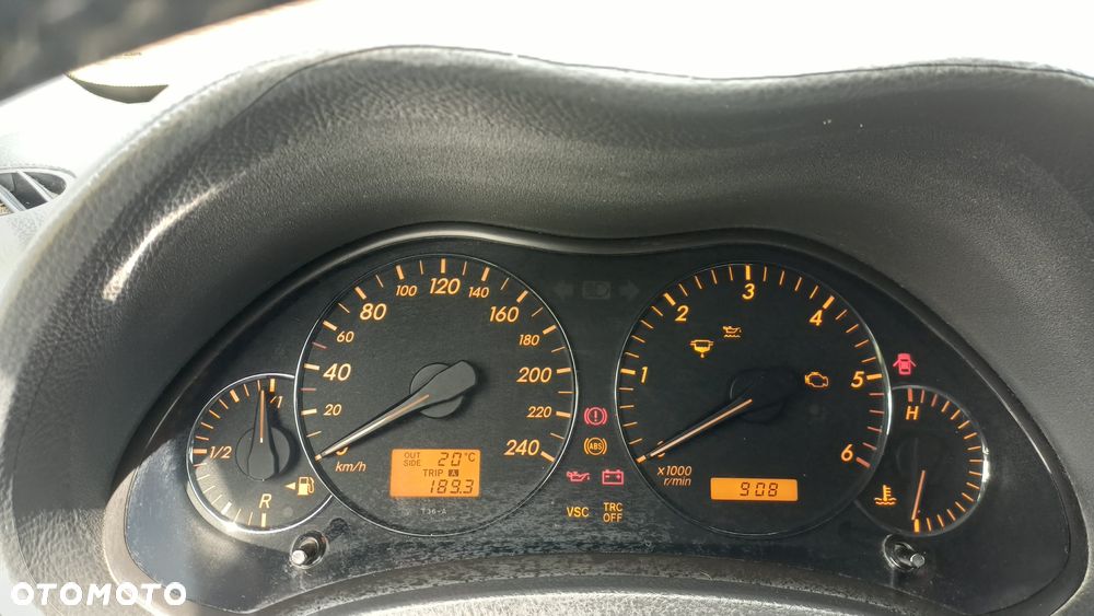 Toyota Avensis - 6