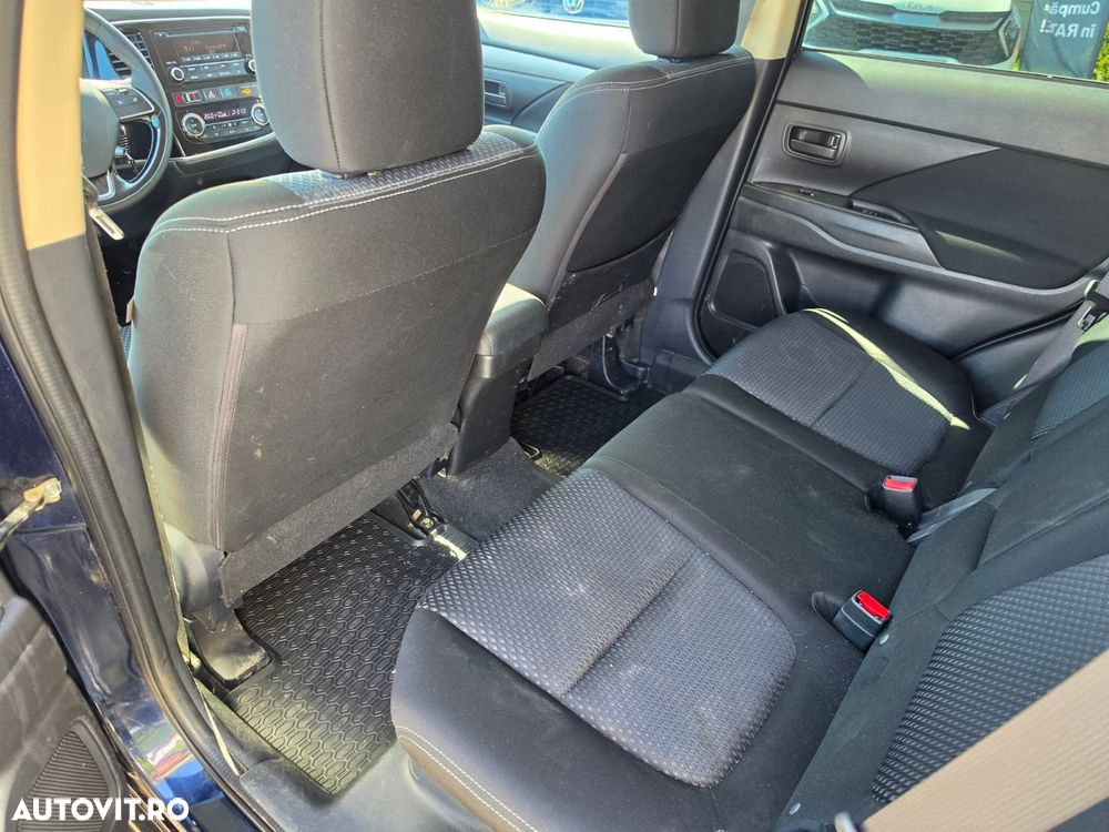 Mitsubishi Outlander - 10