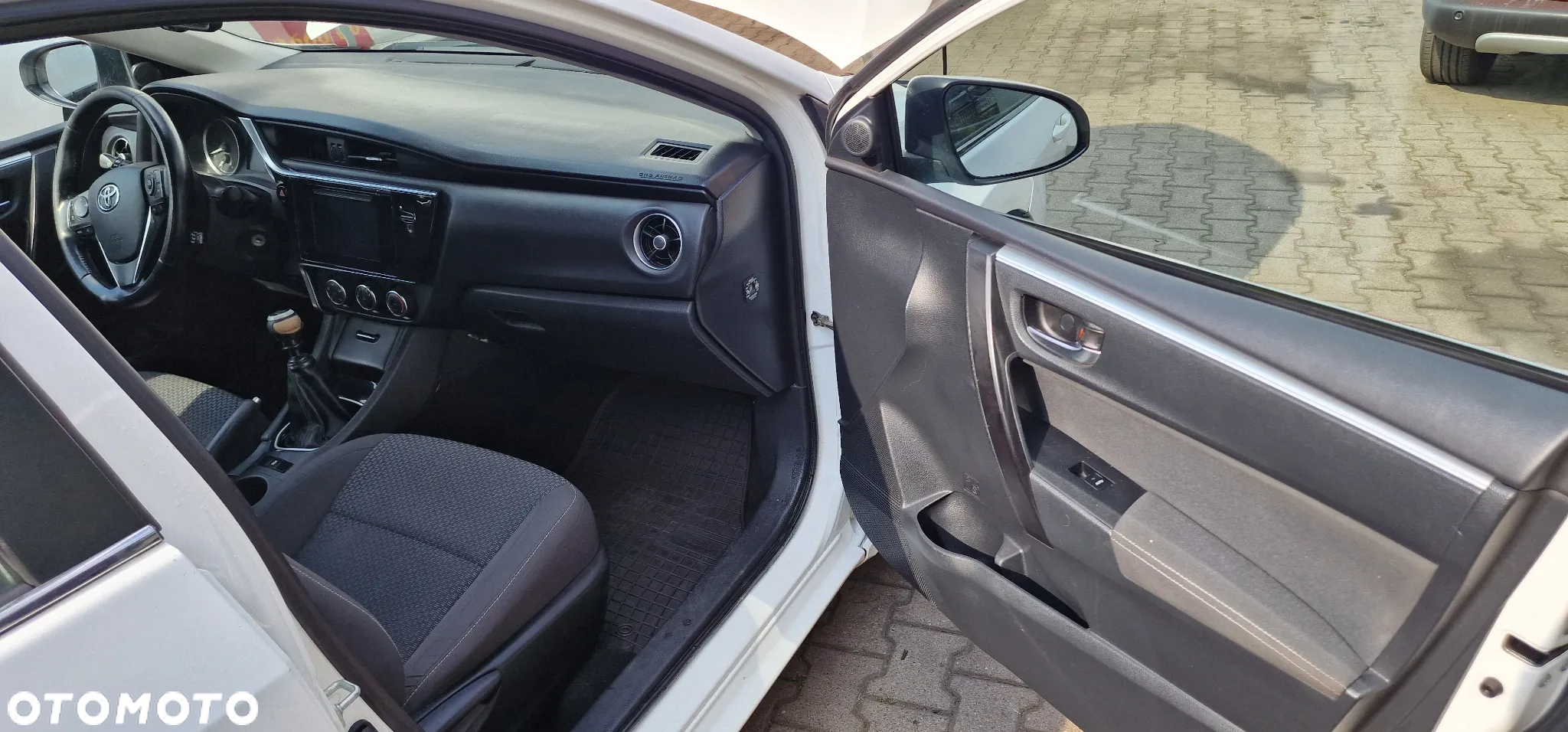 Toyota Corolla 1.6 Premium - 12