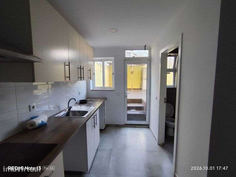 T1 Renovado com Pátio Interior de 10 m² - Picheleira | 1.000 €/mês - Grande imagem: 5/12