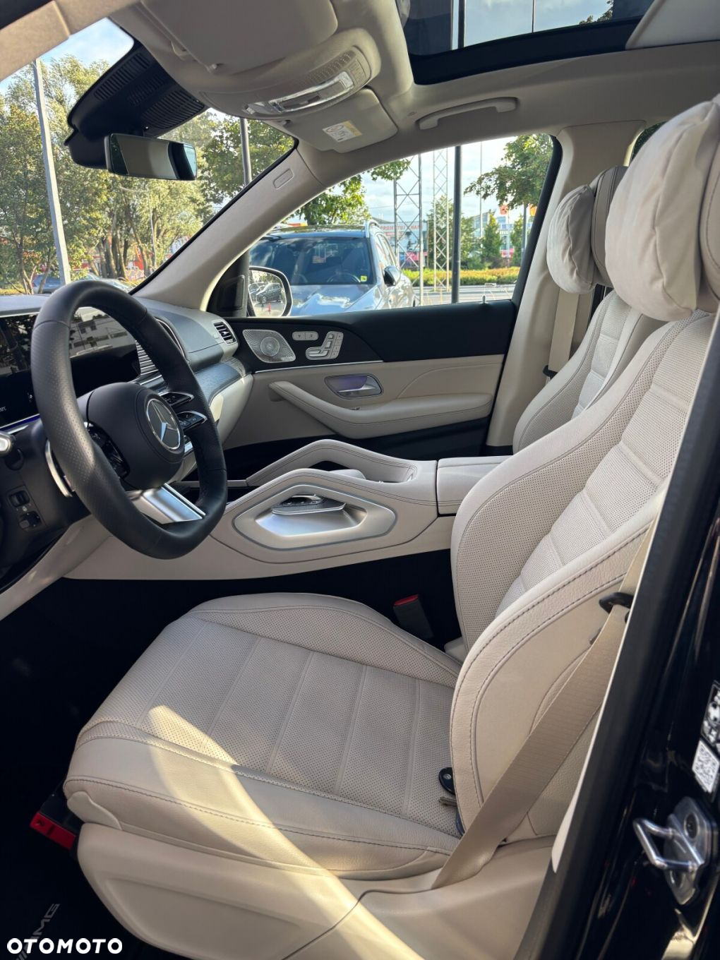 Mercedes-Benz GLS - 12