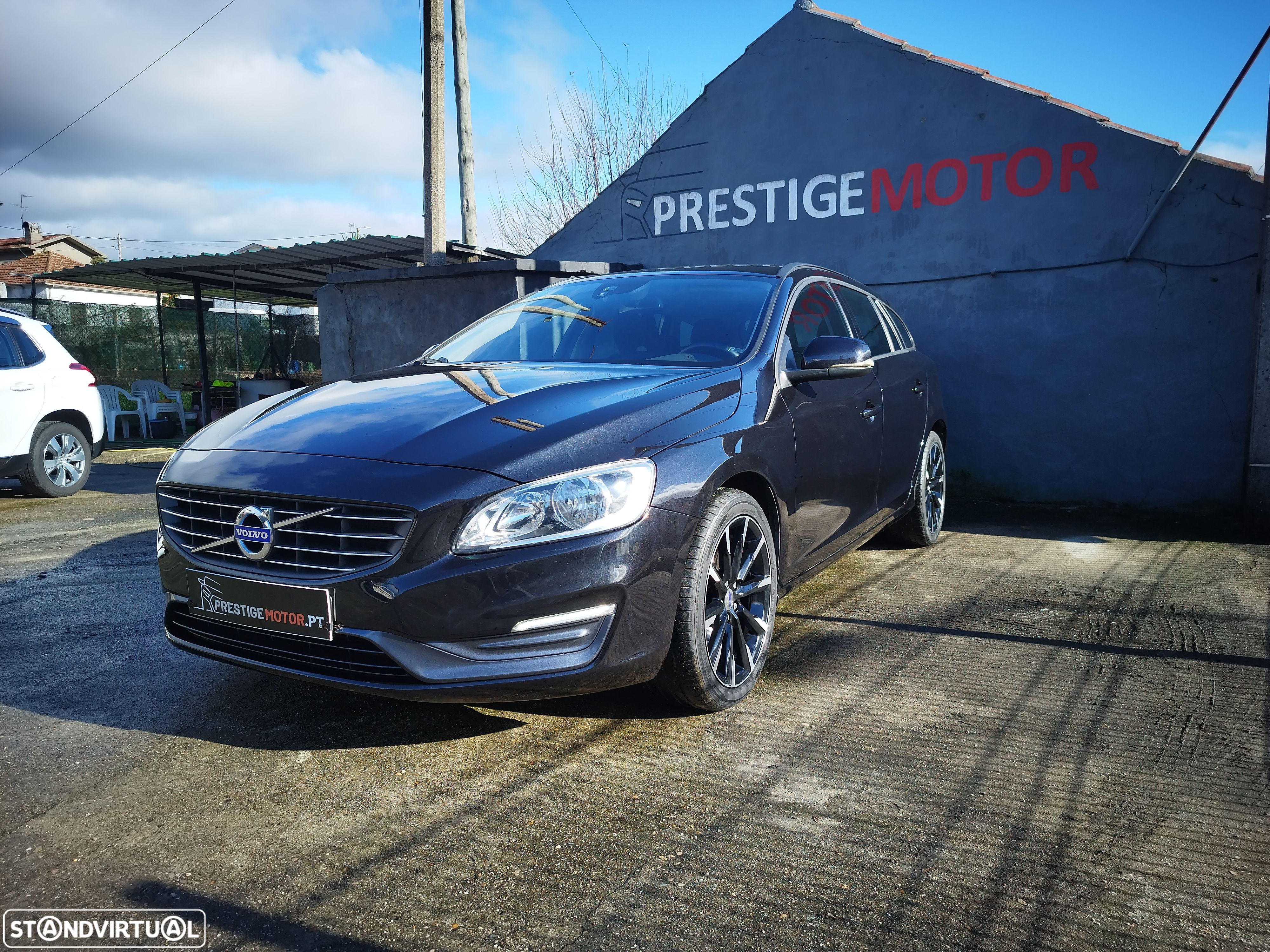 Volvo V60 D2 Momentum - 1
