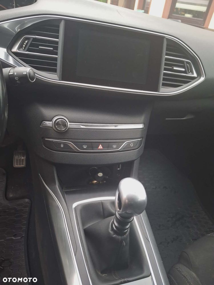 Peugeot 308 1.2 PureTech Allure S&S - 9