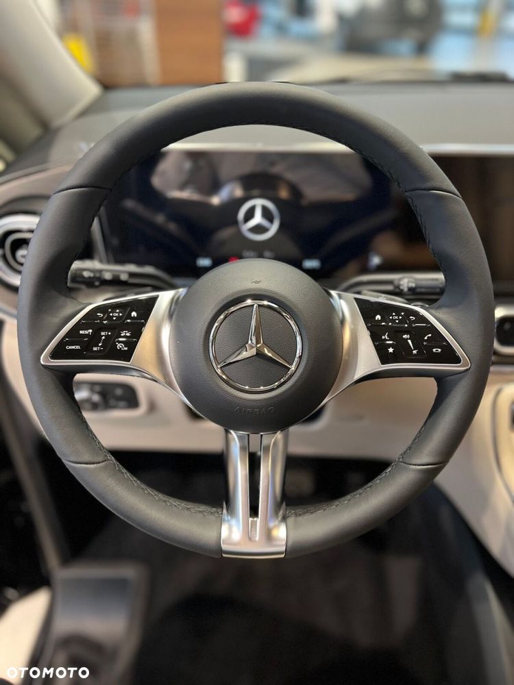 Mercedes-Benz Klasa V - 13