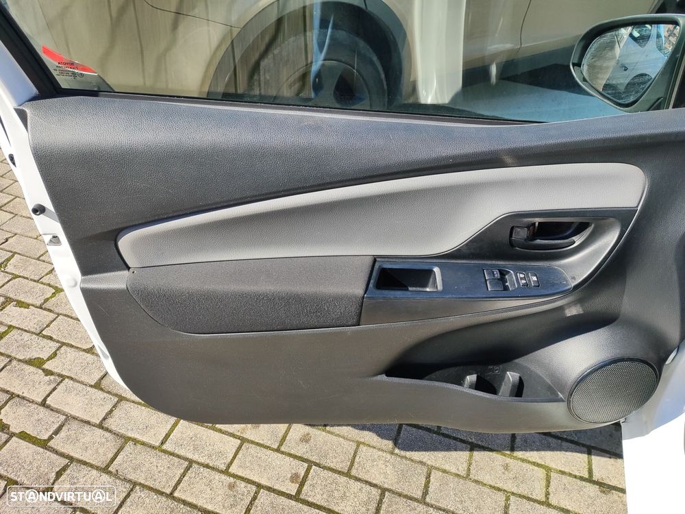 Toyota Yaris 1.0 VVT-i - 8