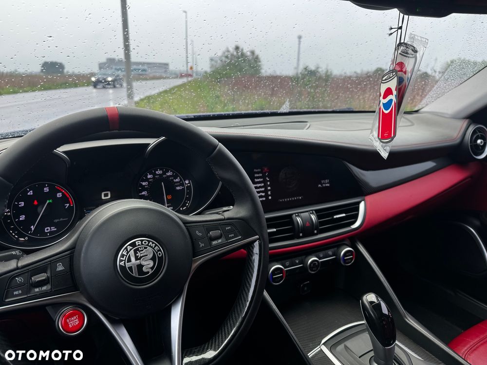 Alfa Romeo Giulia 2.0 Turbo 16V AT8-Q4 Intensa - 14