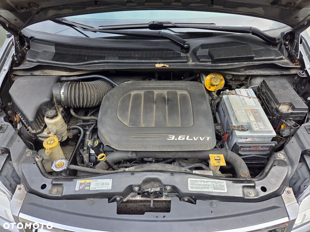 Chrysler Town & Country - 33