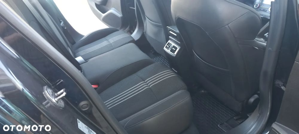 Renault Megane Grandtour TCe 160 GPF GT LINE - 8