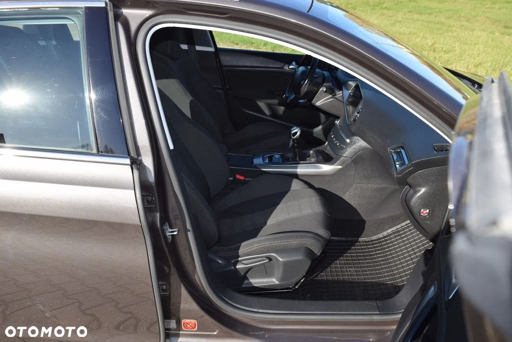 Peugeot 308 SW BlueHDi 120 Stop & Start Allure - 21