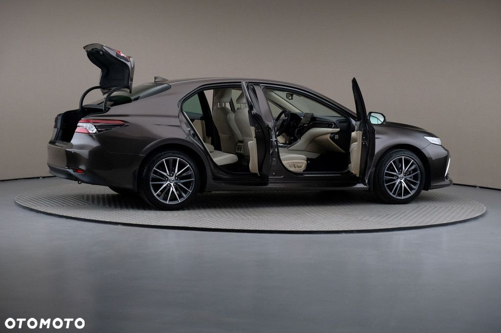Toyota Camry - 6