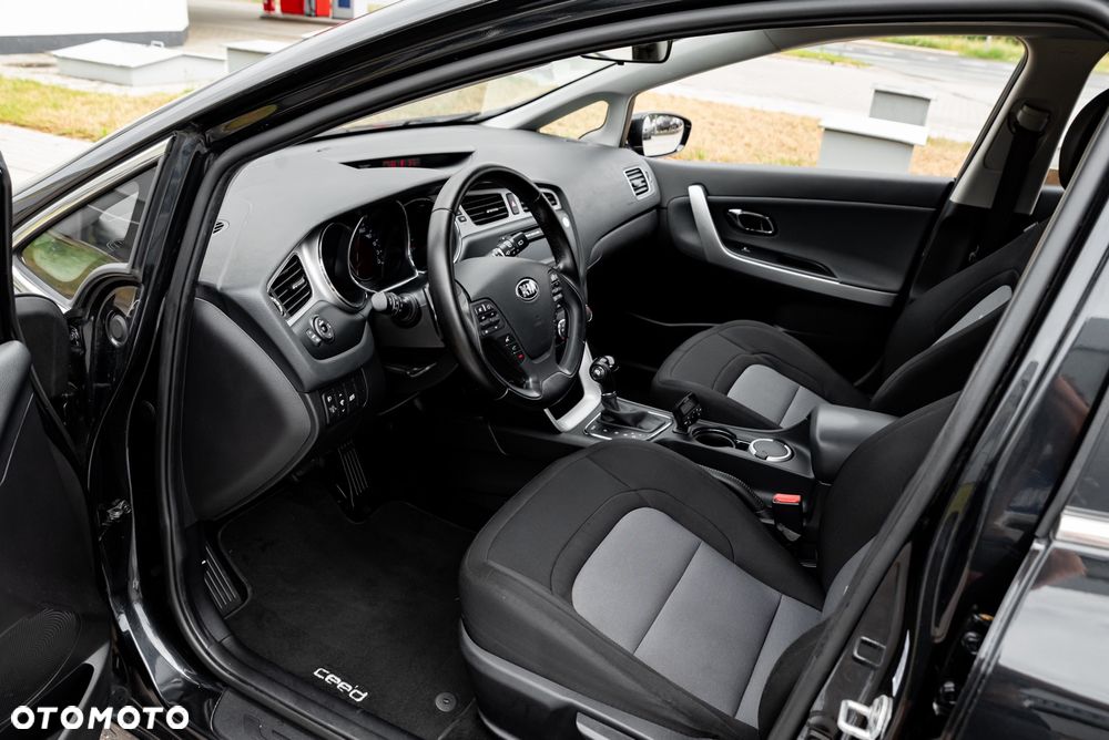 Kia Ceed 1.6 GDI DCT Platinum Edition - 18