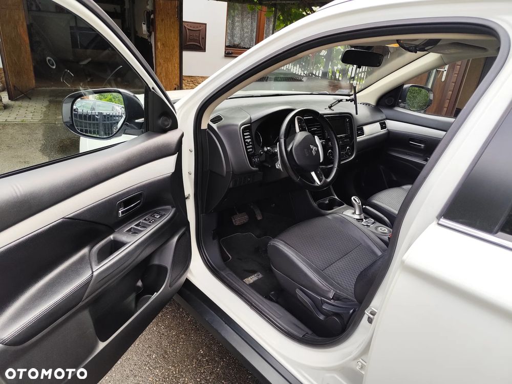 Mitsubishi Outlander 2.0 4WD Plus - 7