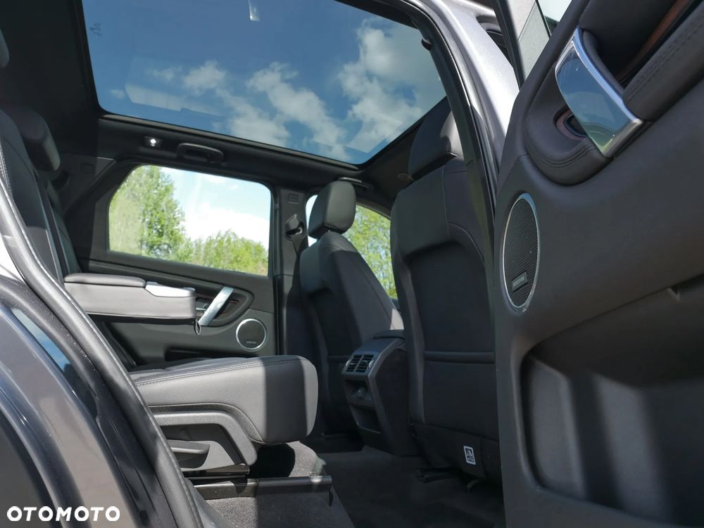 Land Rover Discovery Sport P300e SE - 11