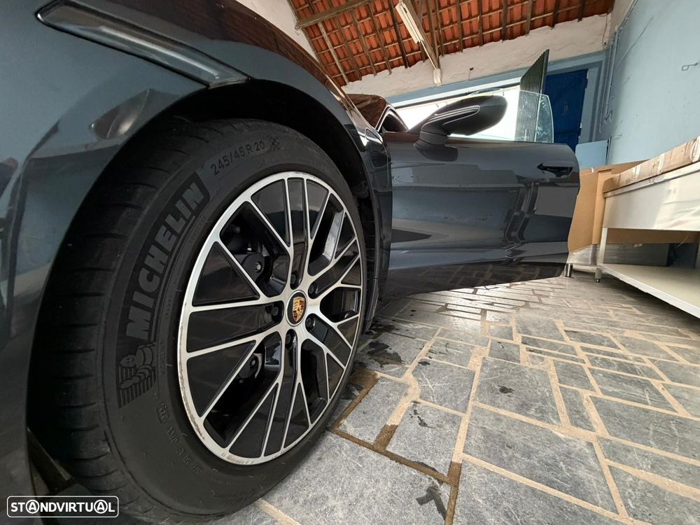 Porsche Taycan Standard - 11