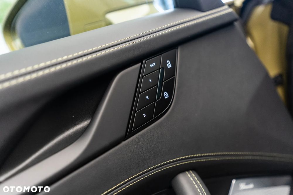 Porsche 911 Carrera T-Hybrid Spirit 70 - 32