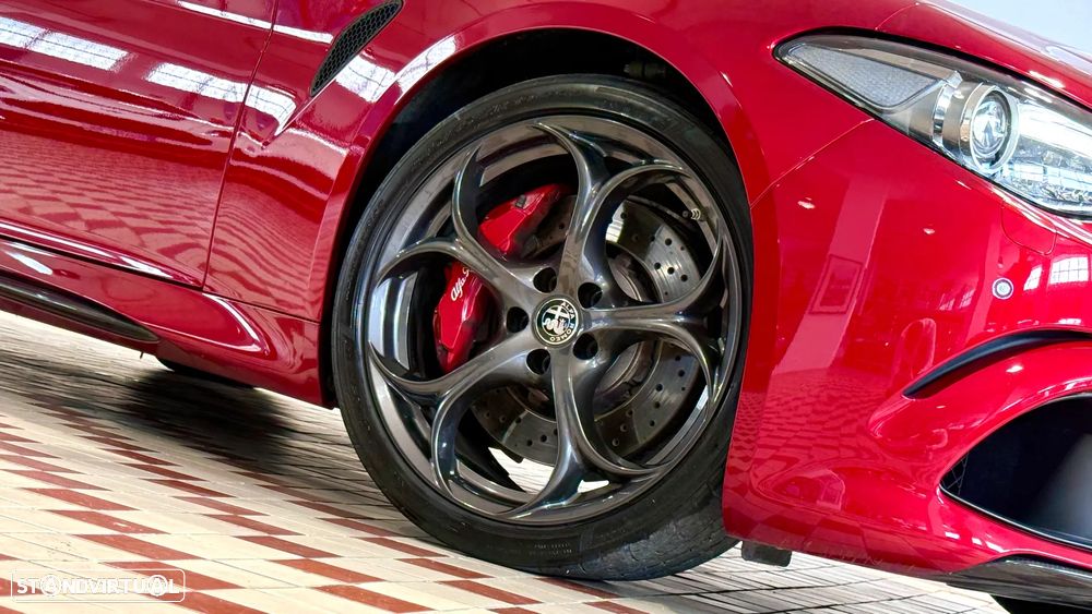 Alfa Romeo Giulia 2.9 V6 Bi-Turbo AT8 Quadrifoglio - 15