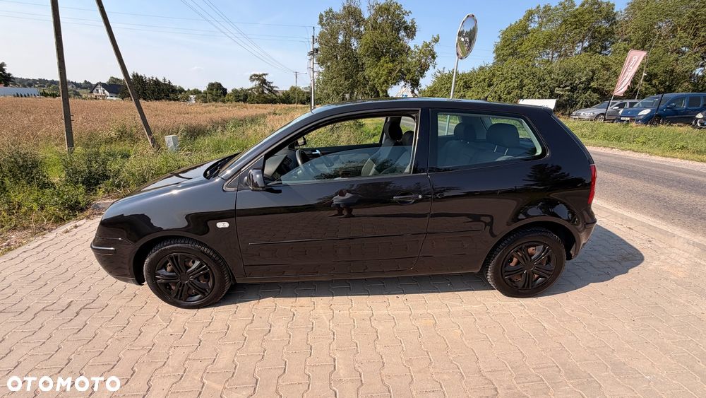 Volkswagen Polo 1.4 16V Trendline - 16