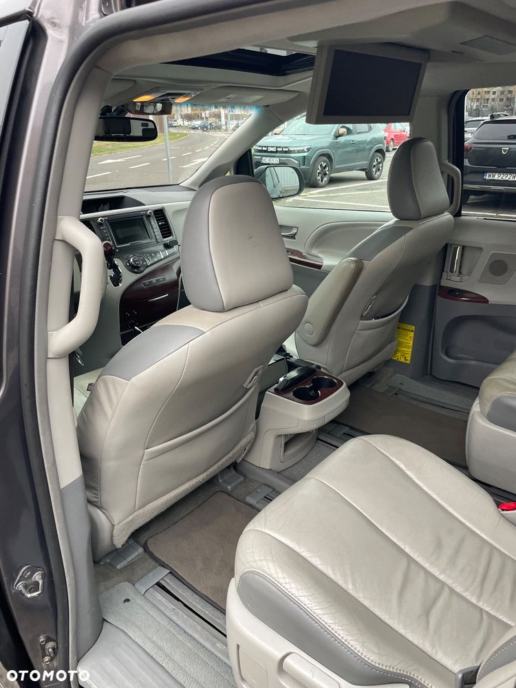 Toyota Sienna 3.5 XLE AWD - 20