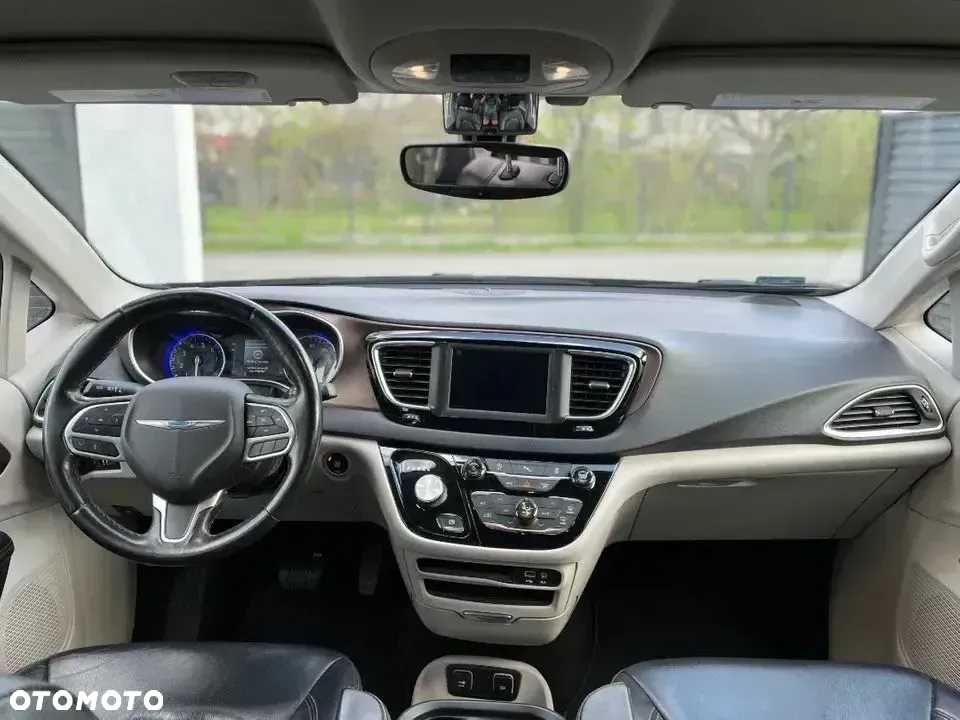 Chrysler Pacifica - 5