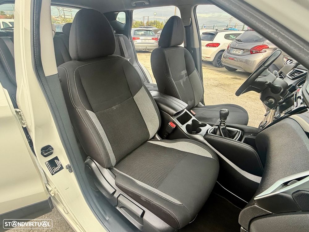 Nissan Qashqai 1.5 dCi N-Connecta J18+Led - 31
