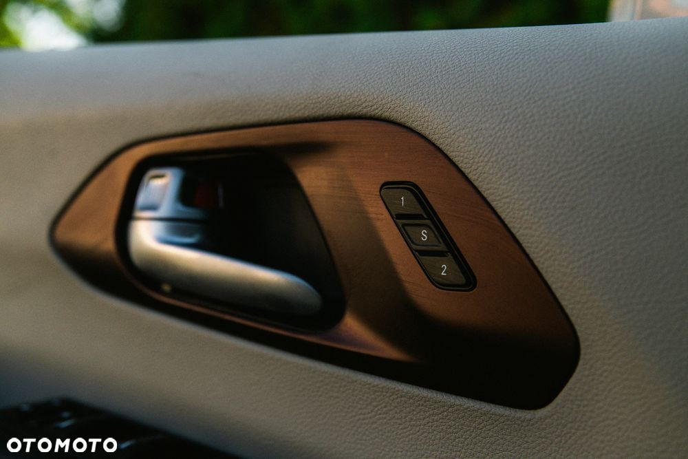 Chrysler Pacifica - 16