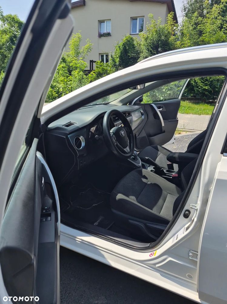 Toyota Auris - 15