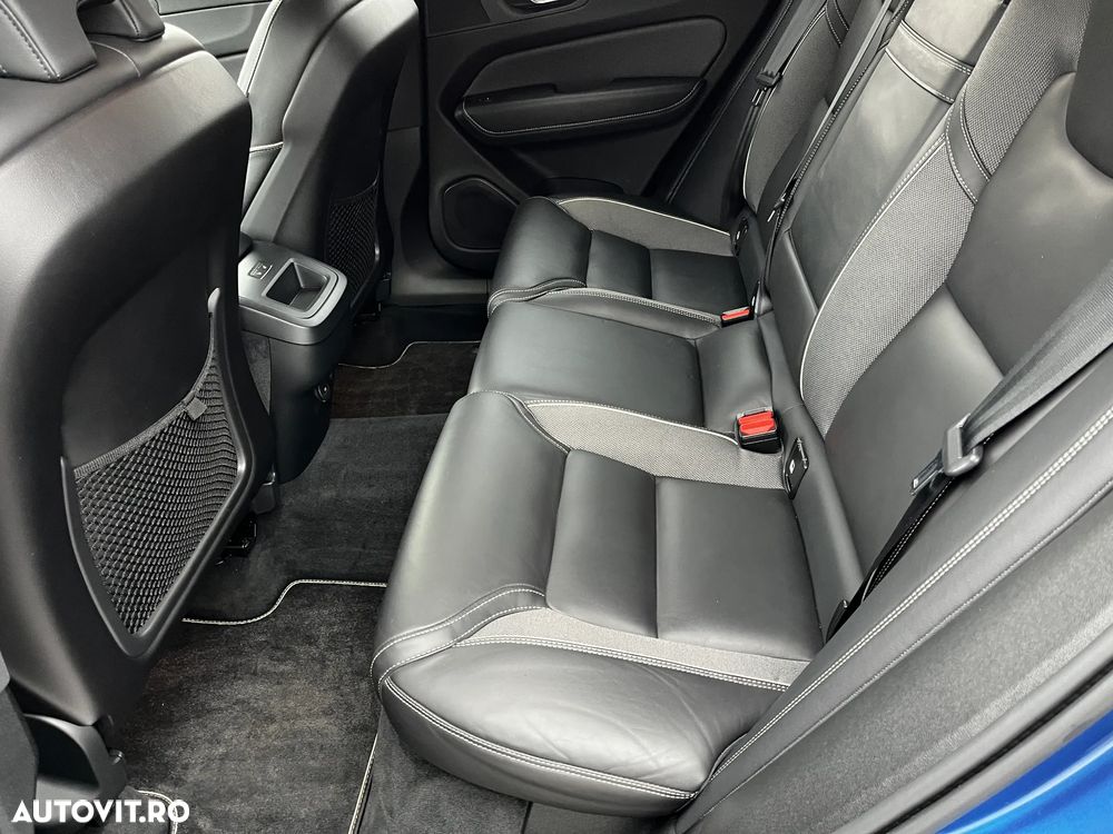 Volvo XC 60 B4 MHEV AT8 FWD R-Design - 11