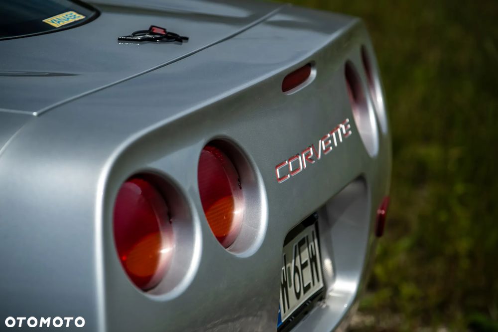 Chevrolet Corvette - 7
