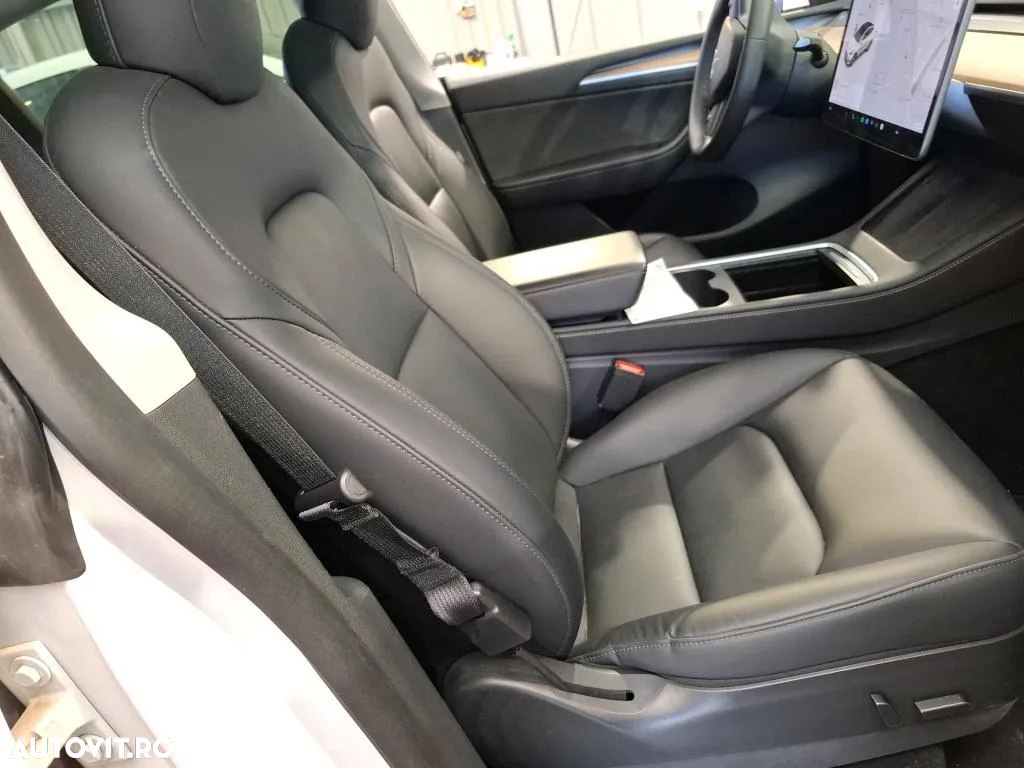 Tesla Model Y Long Range Dual Motor AWD - 6