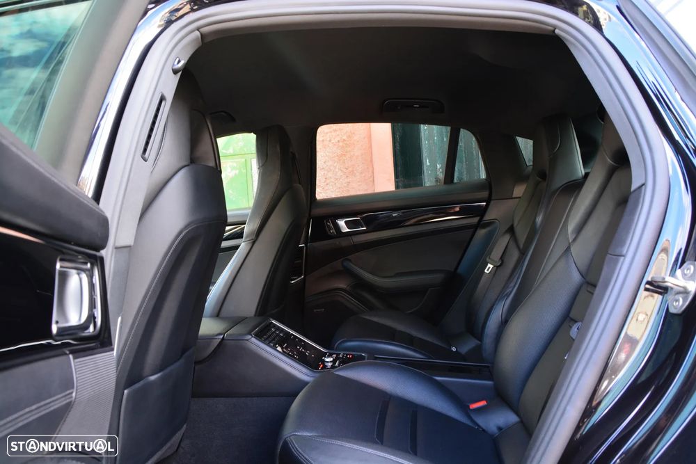 Porsche Panamera 4 S - 43