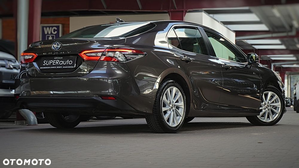 Toyota Camry - 12