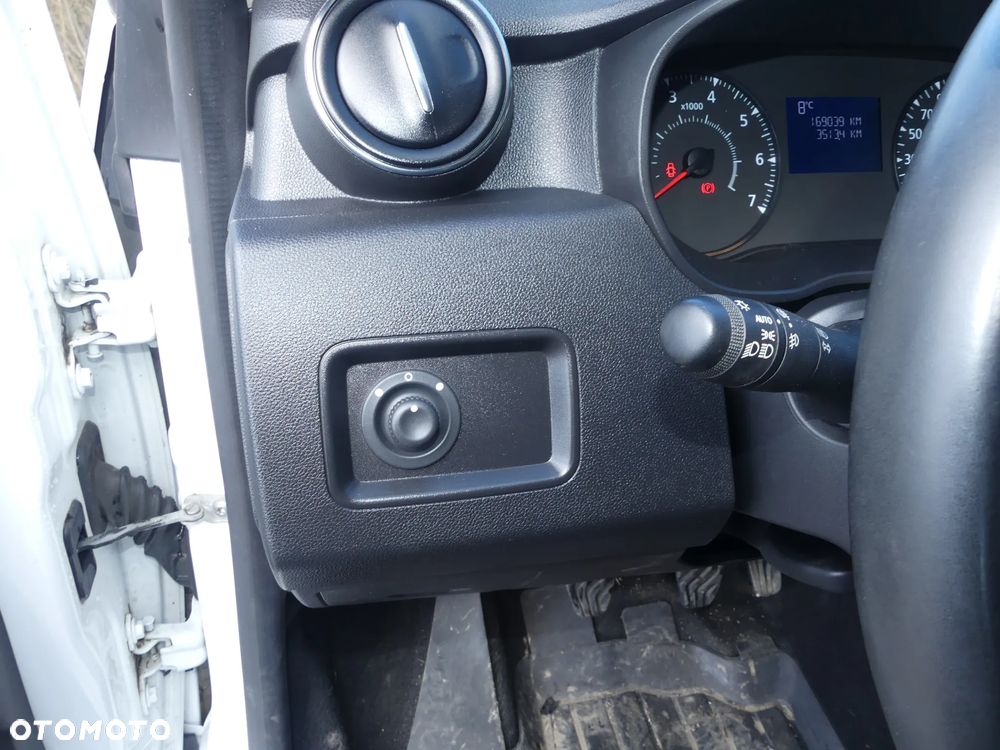 Dacia Duster 1.6 SCe Laureate S&S - 8