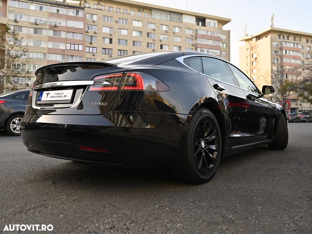 Tesla Model S - 4