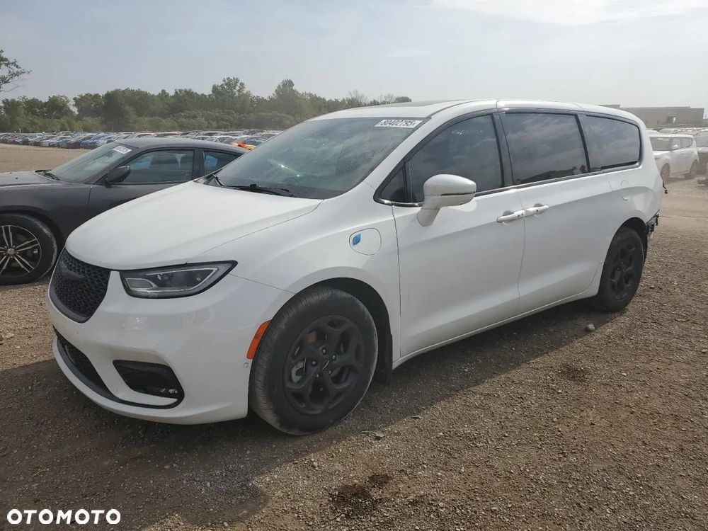 Chrysler Pacifica - 1