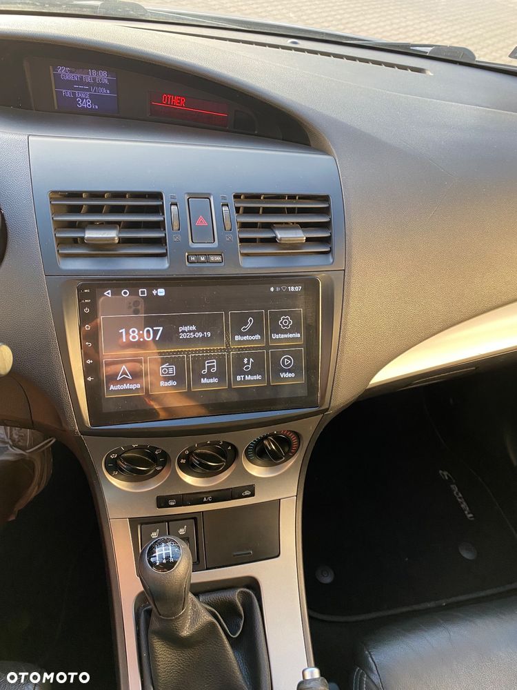 Mazda 3 1.6 Exclusive + - 17