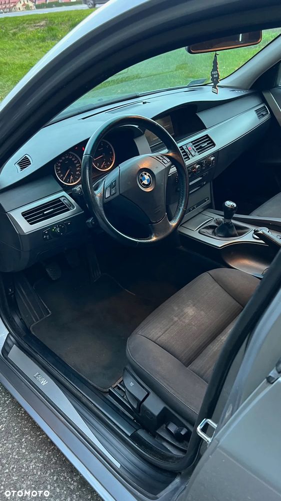 BMW Seria 5 523i - 11