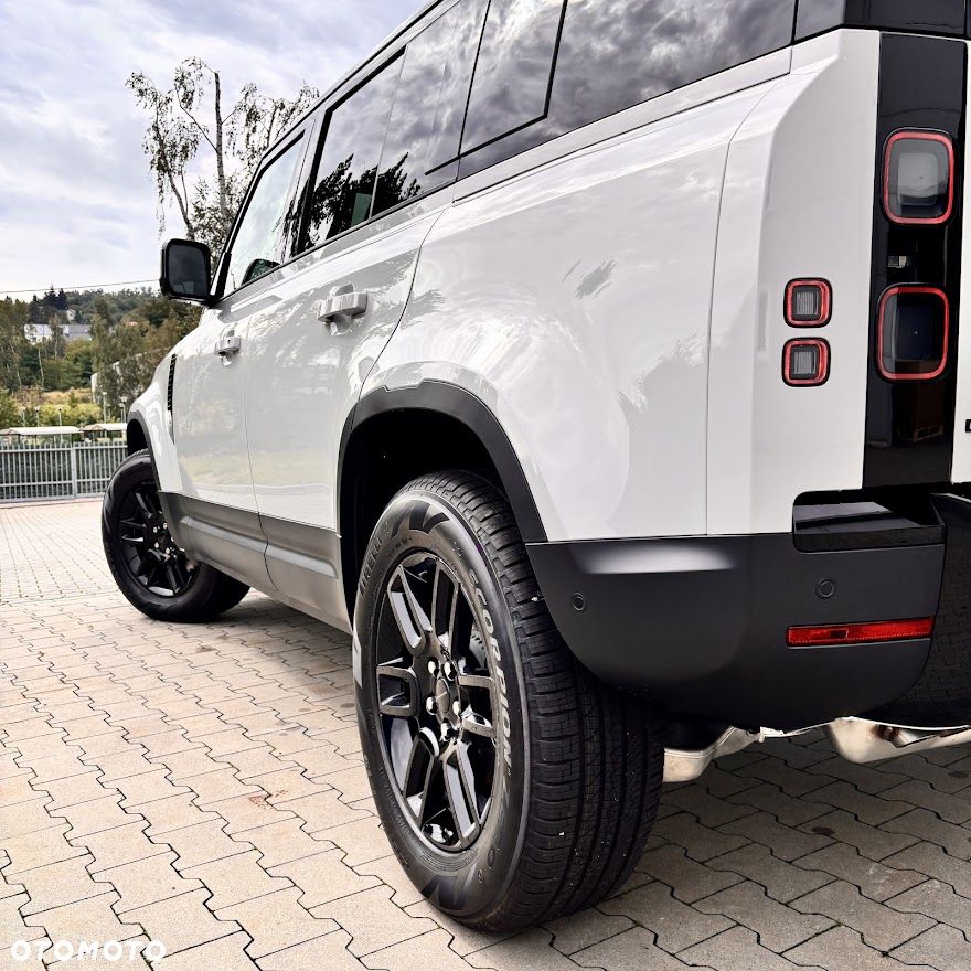 Land Rover Defender - 17