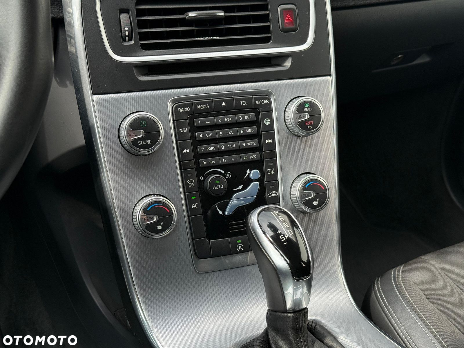 Volvo V60 Cross Country - 23