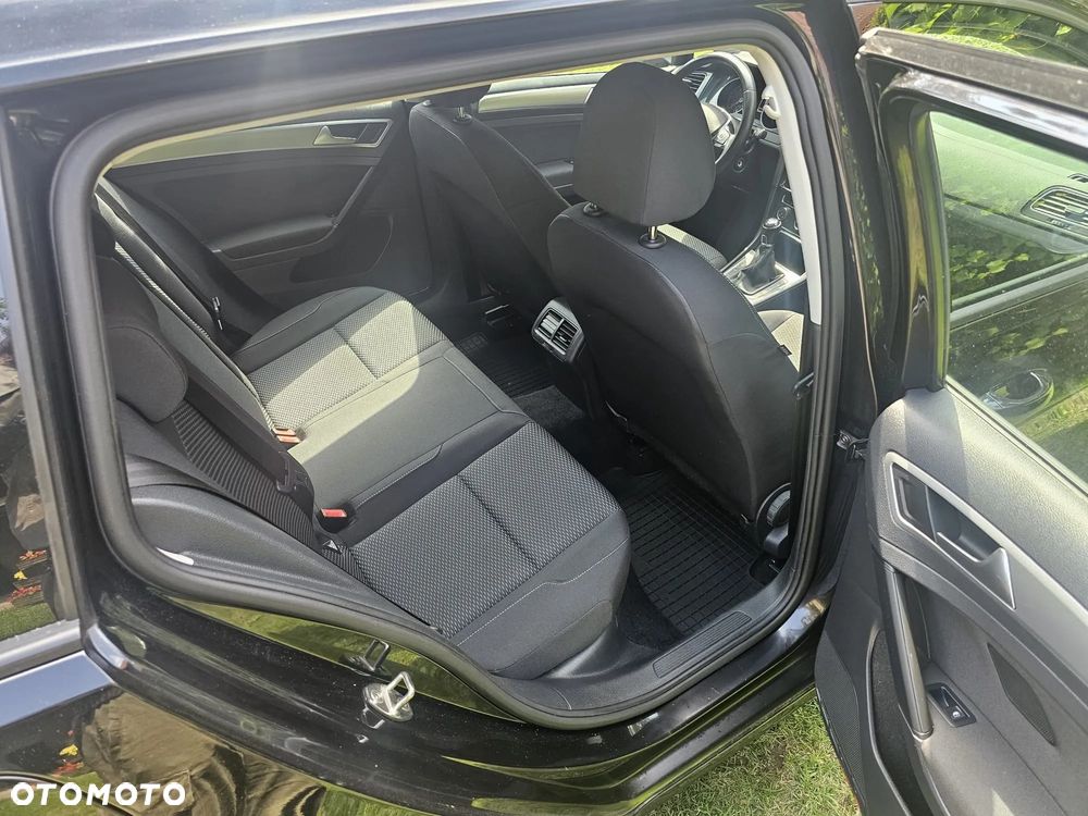 Volkswagen Golf - 10