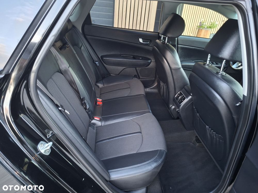 Kia Optima Plug-in Hybrid - 12