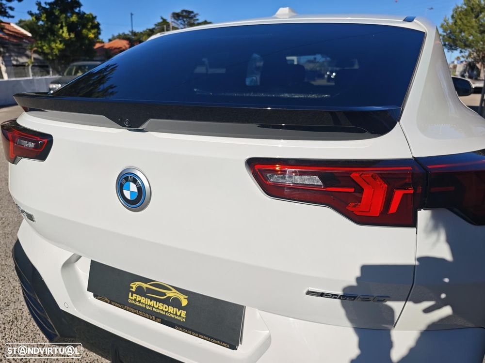 BMW iX2 eDrive20 Pack Desportivo M - 13