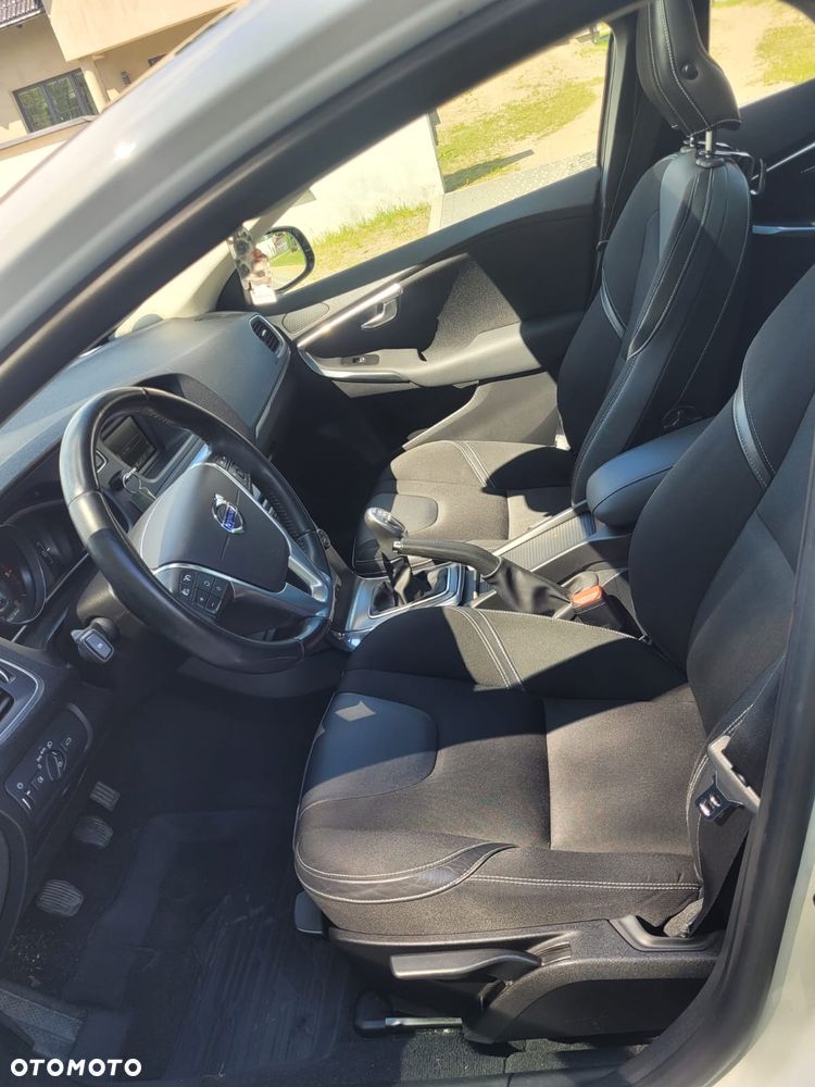 Volvo V40 D3 R Design - 4