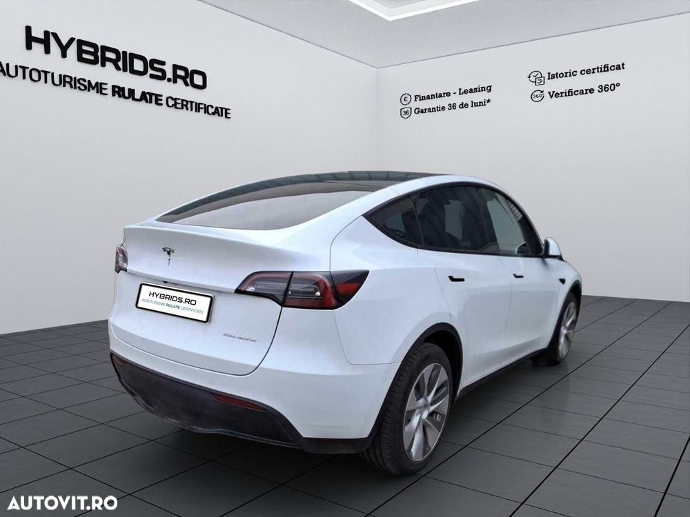 Tesla Model Y - 4