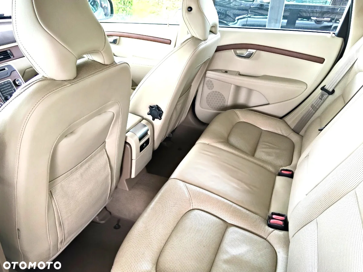 Volvo XC 70 D5 AWD Summum - 8