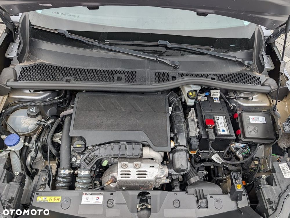 Peugeot 2008 1.2 PureTech Allure S&S EAT8 - 11