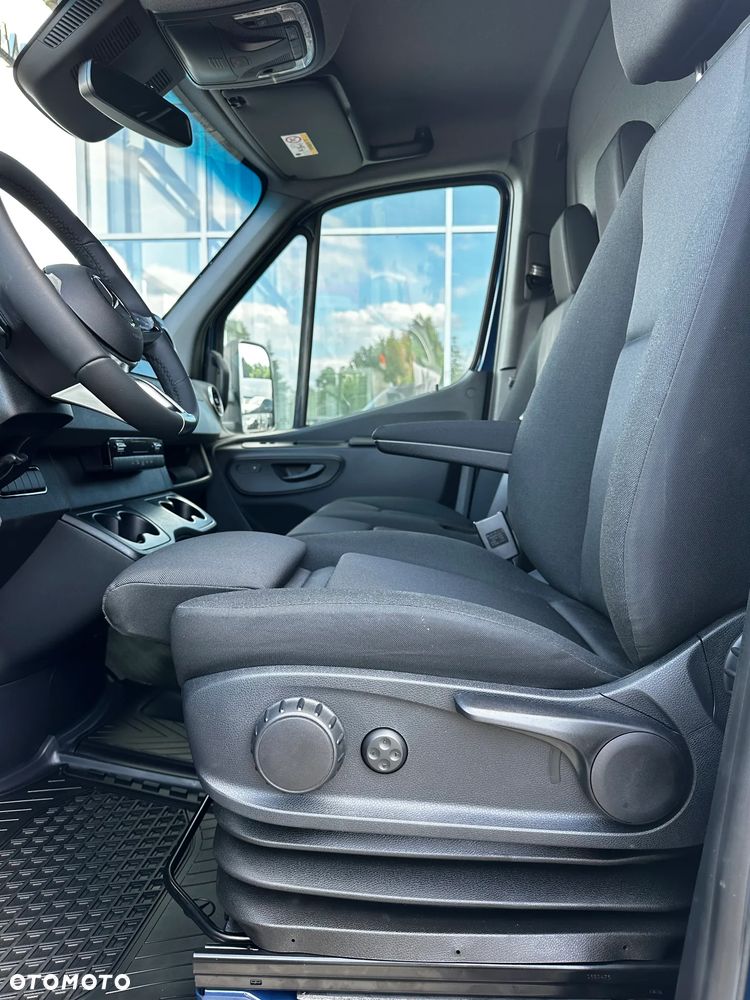 Mercedes-Benz Sprinter - 20