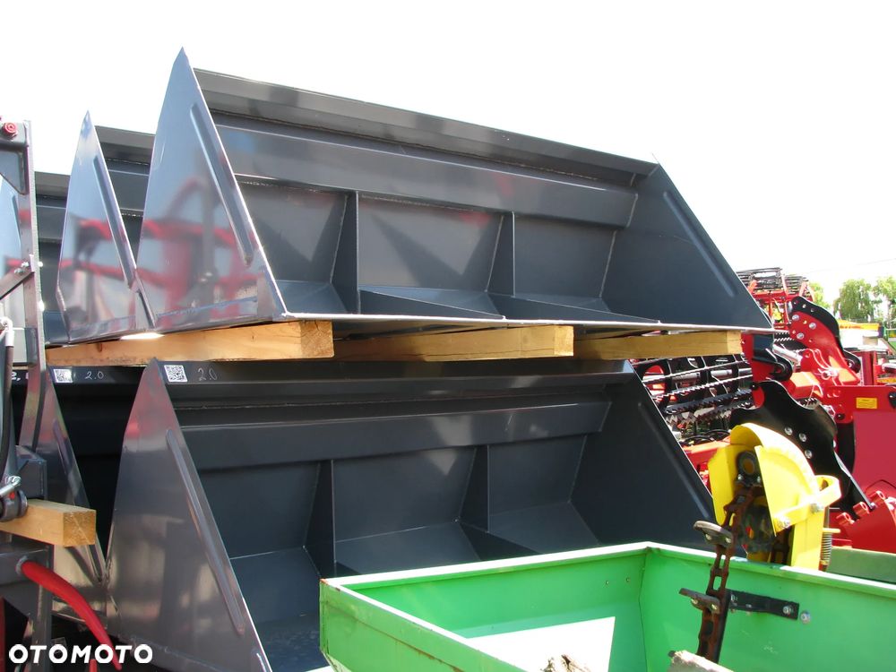 Inny Wycinak do kiszonki 1,75m Kellfri dwa siłowniki, Krokodyl 1,4; 1,6; 1,8; 2,0m Metal-Fach / Euromasz, Łyżka chwytakowa-Łyżko krokodyl, Łyżka materiałó sypkich 1,6; 1,8; 2,0; 2,2; 2,4m Metal-Fach / Pronar, Chwytak Bel, Chwytak do obornika, widły do obornika - 24