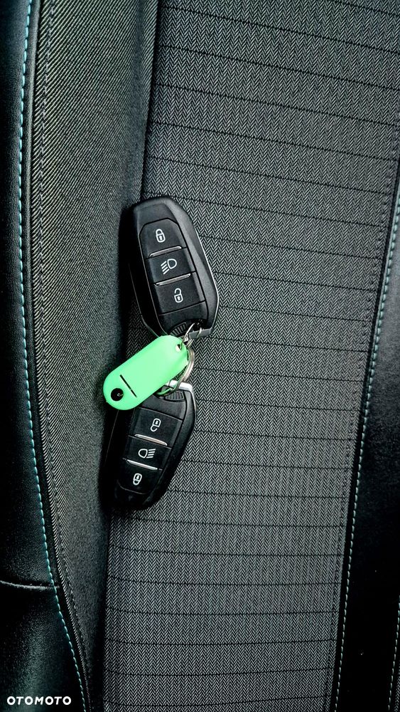 Peugeot 208 PureTech 100 EAT8 Allure - 32
