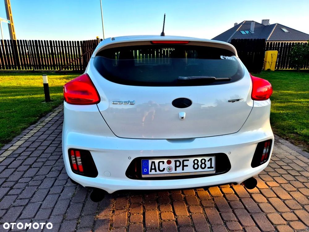 Kia ProCeed - 12