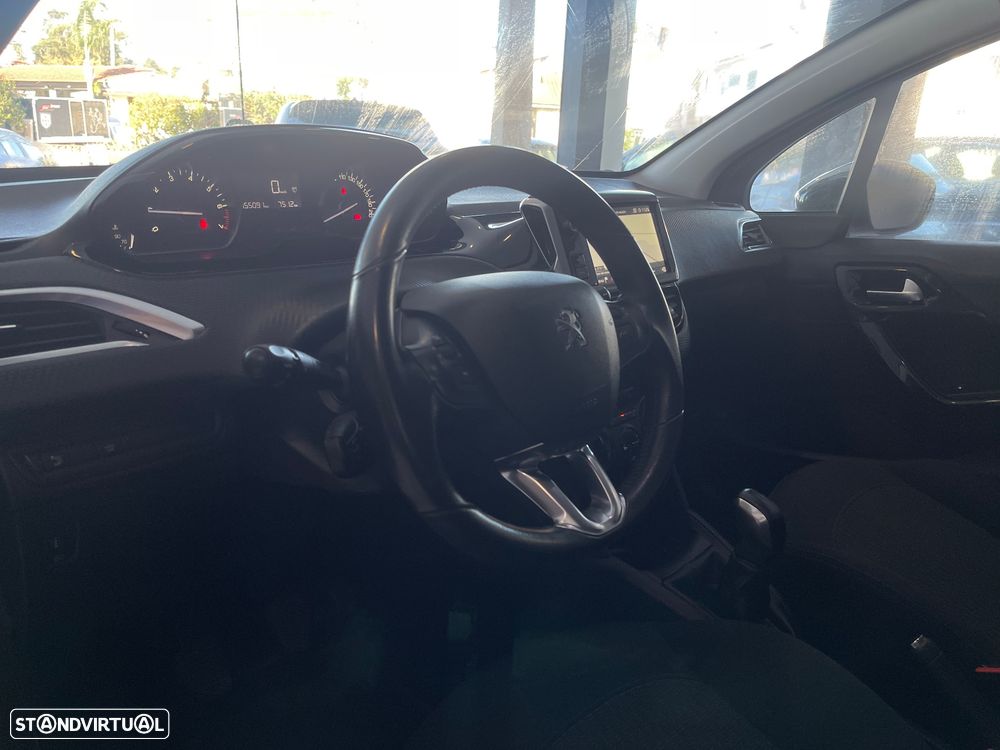 Peugeot 208 1.2 PureTech Signature - 19